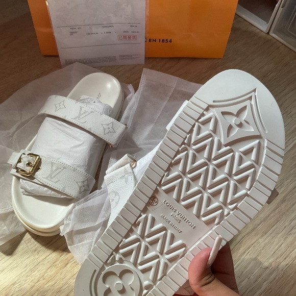 Louis Vuitton sandals - Picture 2 of 2